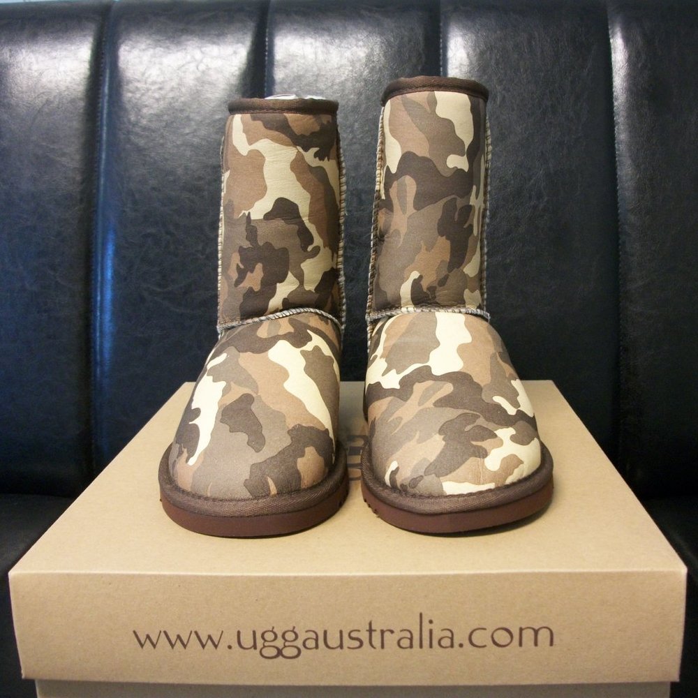 New UGG Classic Short Brown Camo Boots Size 6